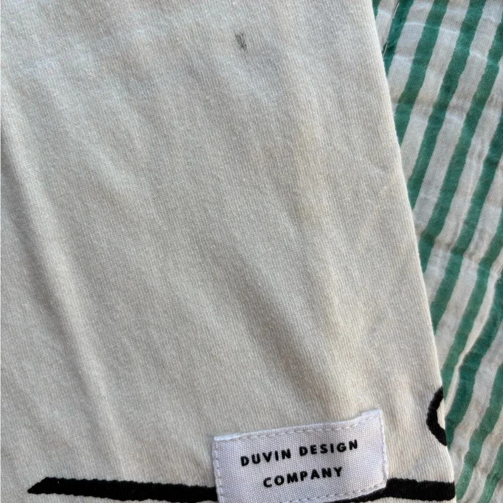 Duvin Design Medium T-shirt NWT. - Picture 3 of 5